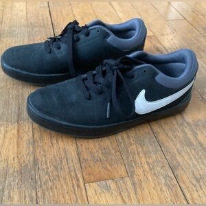 Nike Men's Black Sneakers with White Swoosh